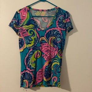 EUC Lilly Pulitzer v-neck t-shirt